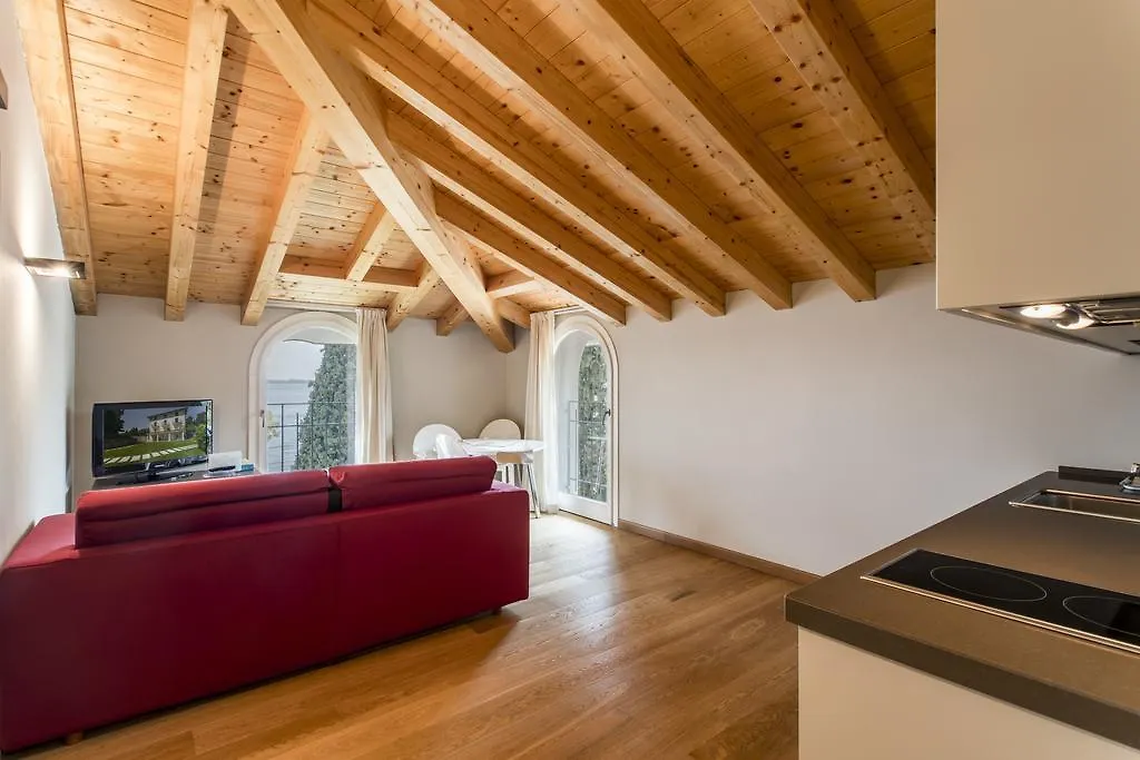 Villa Mughetto Gardone Riviera Italien
