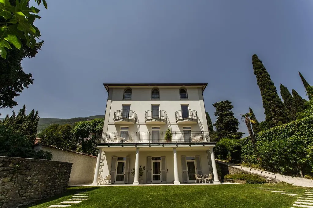 **** Apartmanhotel Villa Mughetto Gardone Riviera Olaszország