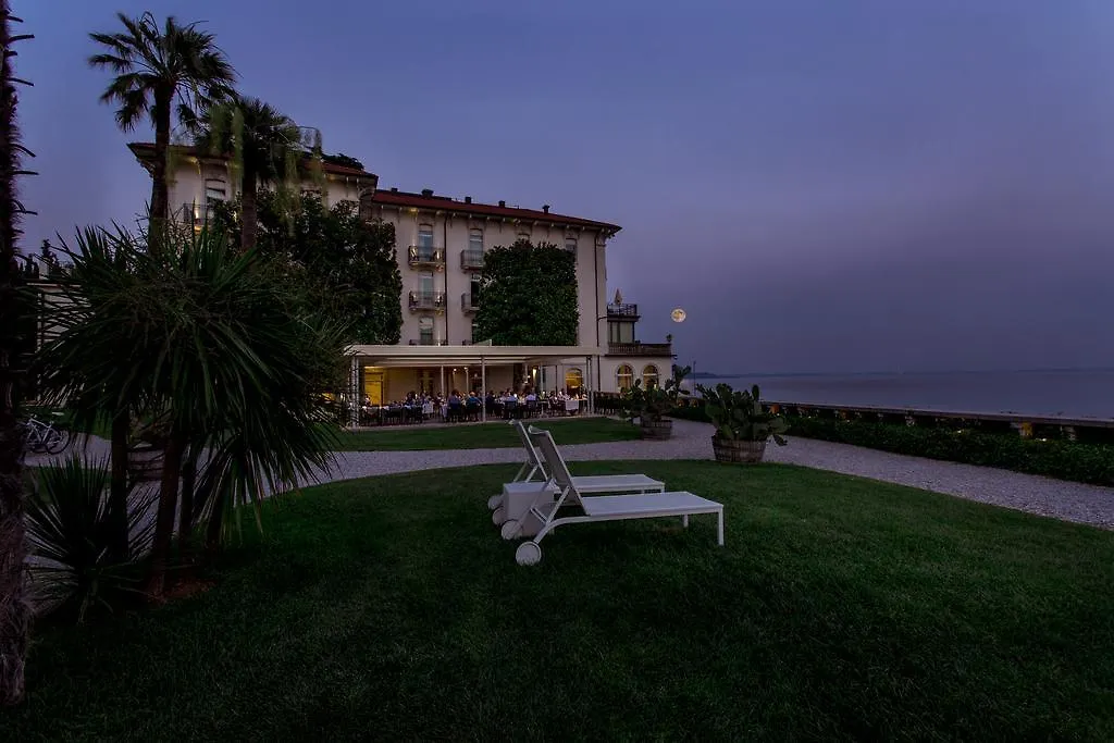 Villa Mughetto Gardone Riviera Aparthotel