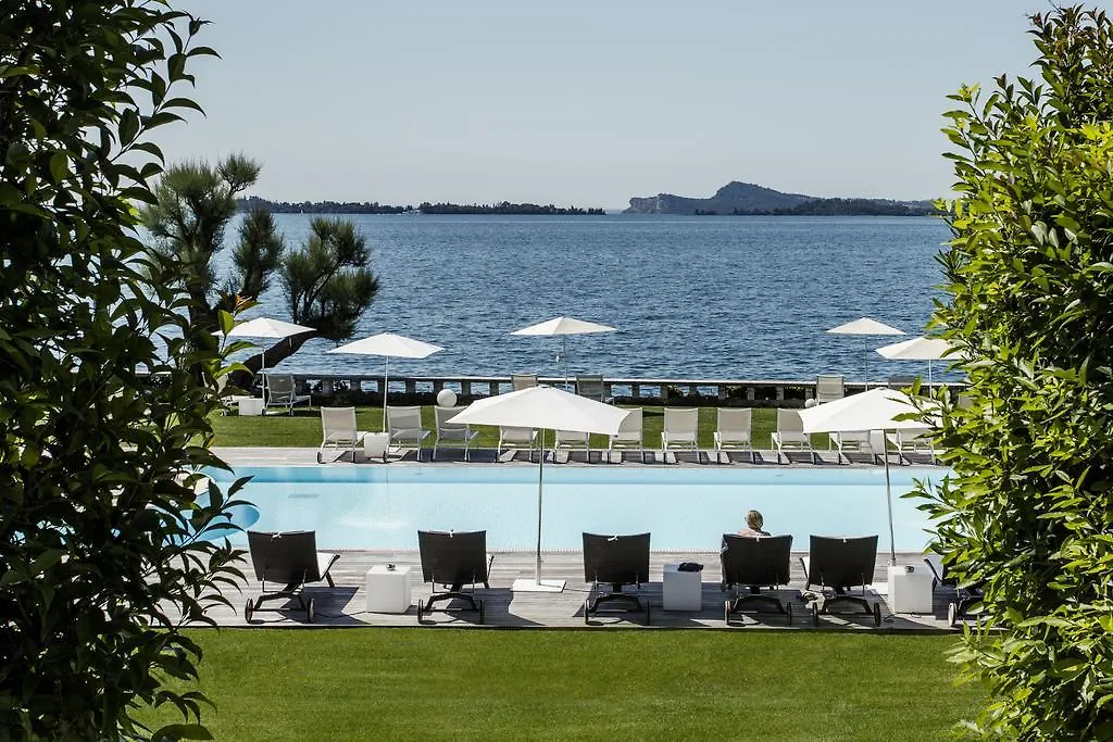 **** Aparthotel Villa Mughetto Gardone Riviera Italien